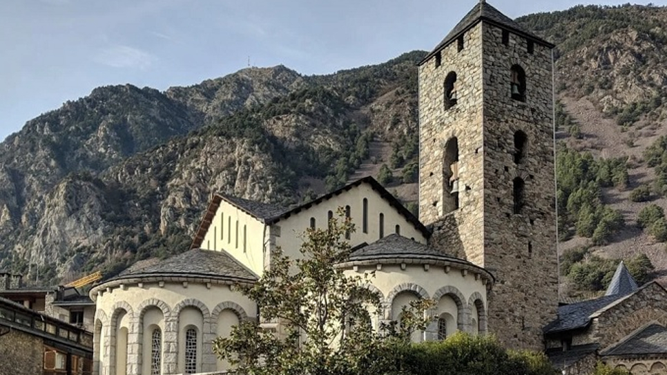 Phố cổ trung tâm thủ đô Andorra La Vella