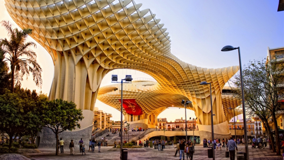 C&ocirc;ng tr&igrave;nh bằng gỗ tại Quảng trường La Encarnaci&oacute;n