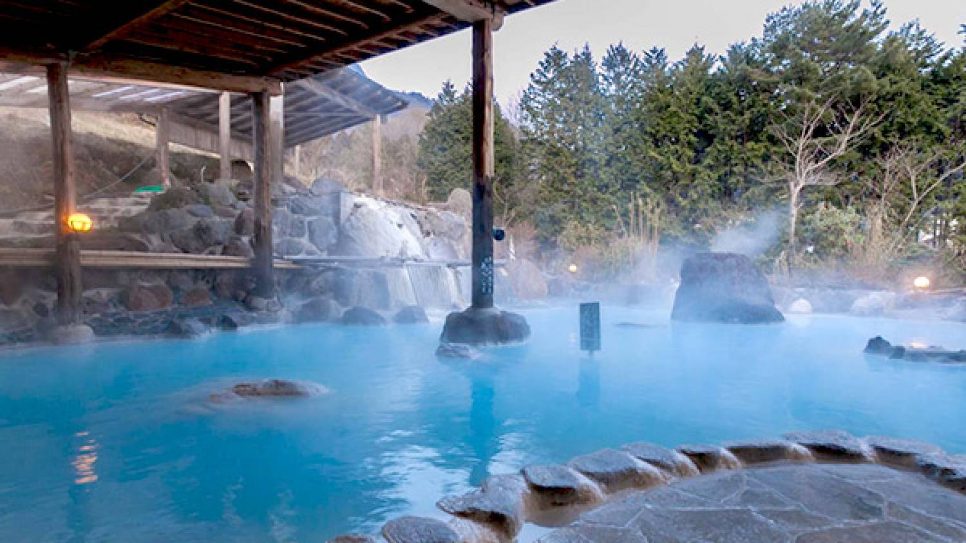 Hồ nước n&oacute;ng Onsen