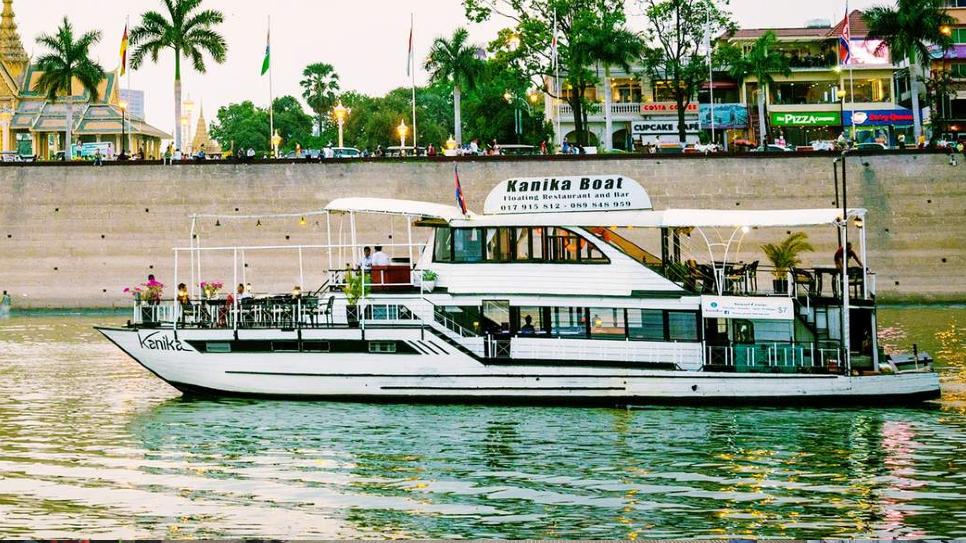 Du thuyền tr&ecirc;n s&ocirc;ng Bốn Mặt