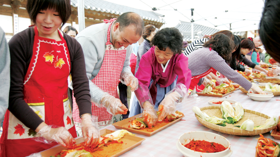 Lớp học l&agrave;m Kimchi