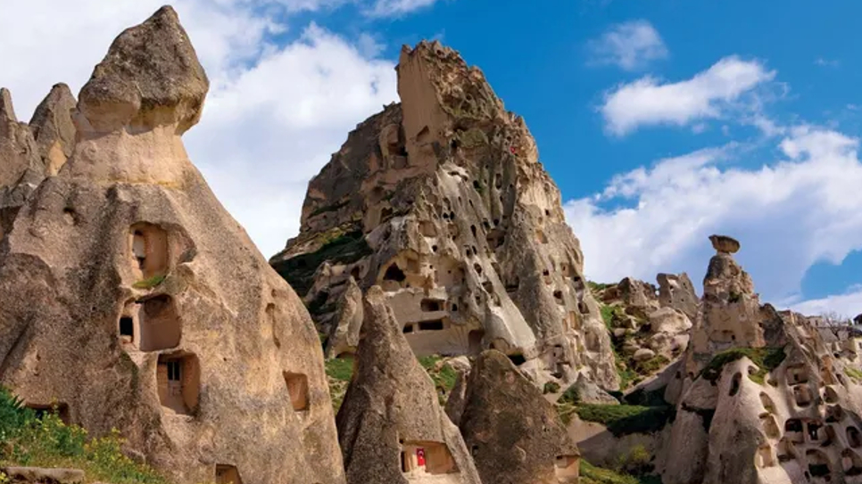 Những ng&ocirc;i nh&agrave; bị bỏ hoang trong hang động ở Cappadocia, Anatolia