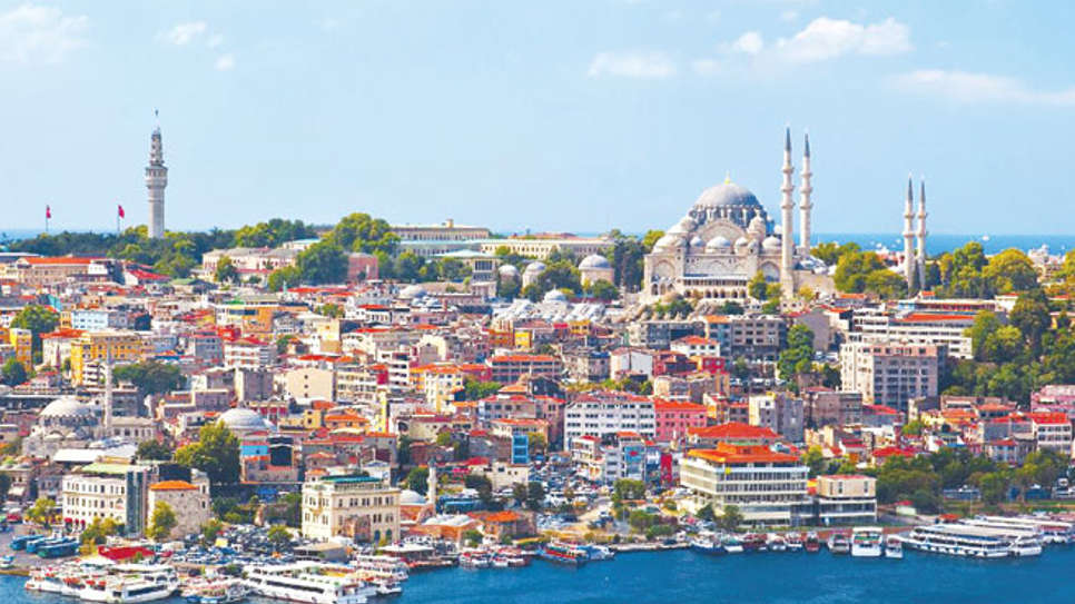 Ngắm nh&igrave;n  to&agrave;n cảnh th&agrave;nh phố Istanbul từ tr&ecirc;n thuyền